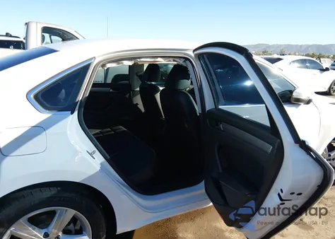 2015 Volkswagen Passat 1.8T Limited Edition из США, поврежденный, VIN 1VWAT7A31FC082046